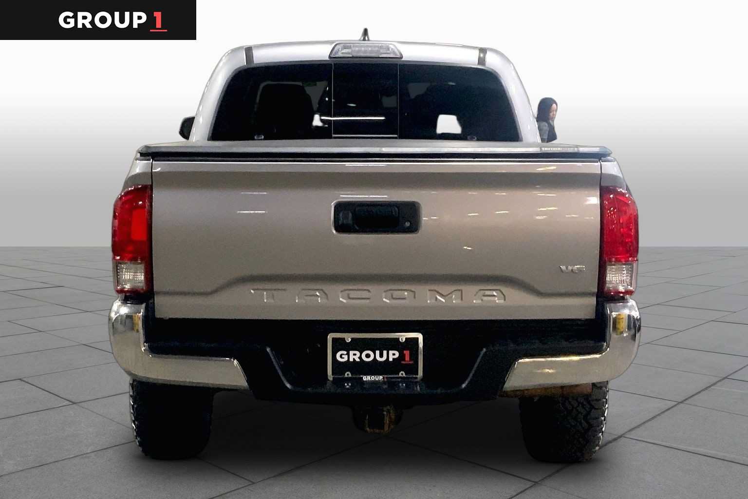 Certified 2017 Toyota Tacoma TRD Off-Road w/ Tow Package AWD/4WD image 5