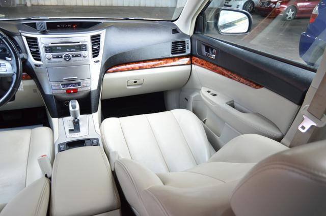 Used 2010 Subaru Outback 2.5i Limited AWD/4WD image 50
