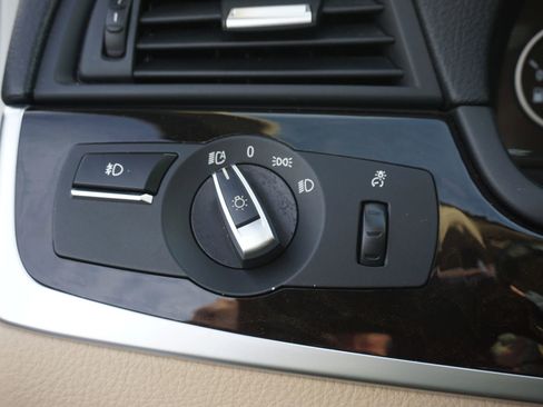 Used 2011 BMW 535i xDrive Sedan image 24