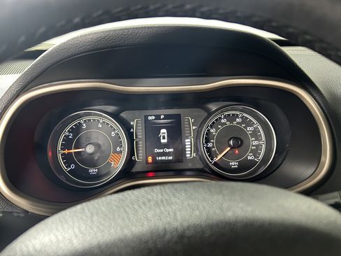 Used 2014 Jeep Cherokee Latitude w/ Cold Weather Group image 16