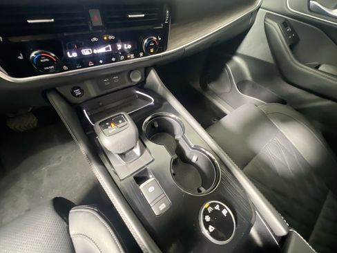 Used 2024 Nissan Rogue Platinum w/ Platinum Premium Package AWD/4WD image 26