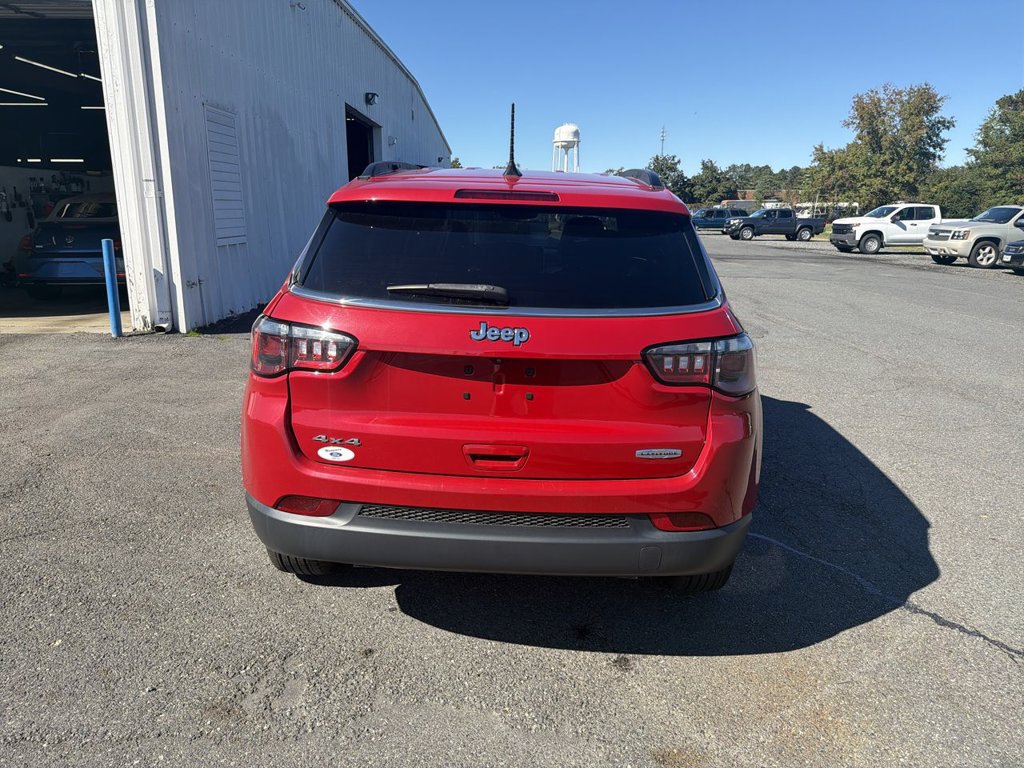 Used 2023 Jeep Compass Latitude w/ Convenience Group AWD/4WD image 7