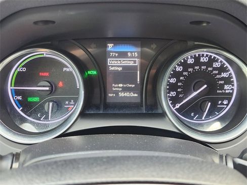 Used 2020 Toyota Camry SE w/ Sunroof Package FWD image 7