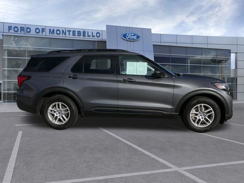 Used 2026 Ford Explorer Active w/ Active Comfort Package RWD image 2