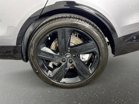 New 2026 Land Rover Discovery Limited Edition image 33