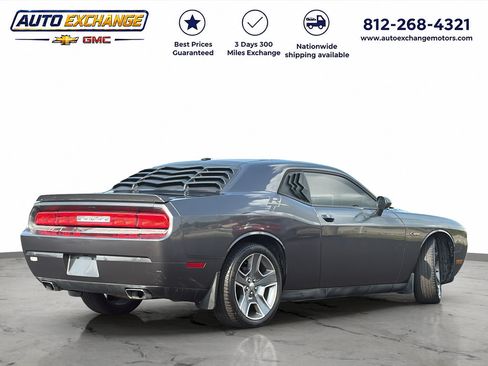 Used 2013 Dodge Challenger R/T RWD image 2
