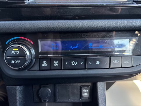 Used 2014 Toyota Corolla S image 30