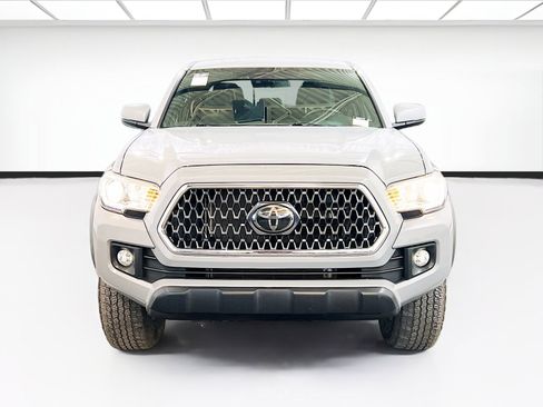 Used 2018 Toyota Tacoma TRD Off-Road image 2