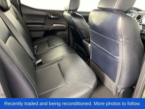 Used 2022 Toyota Tacoma Limited AWD/4WD image 12