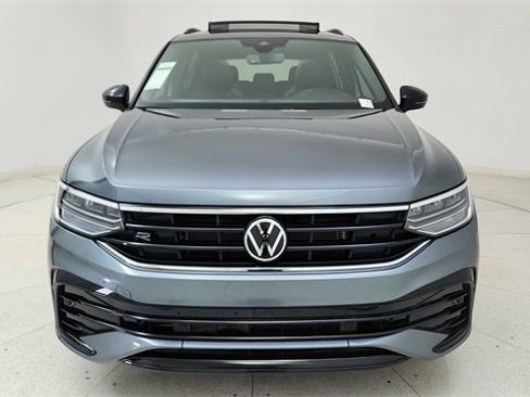 Used 2023 Volkswagen Tiguan SE R-Line image 2
