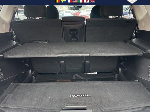 Used 2020 Nissan Rogue SV image 1