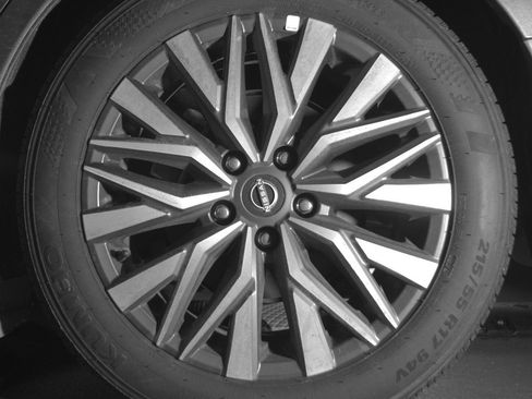 Used 2025 Nissan Altima 2.5 SV image 13