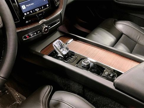 Certified 2023 Volvo XC60 B5 Ultimate w/ Climate Package image 16