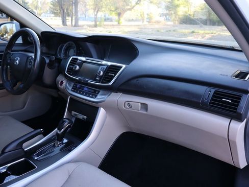 Used 2015 Honda Accord EX-L image 17