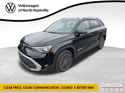 Used 2025 Volkswagen Taos SE image 1