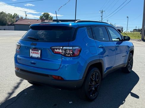 Used 2026 Jeep Compass Latitude AWD/4WD image 3