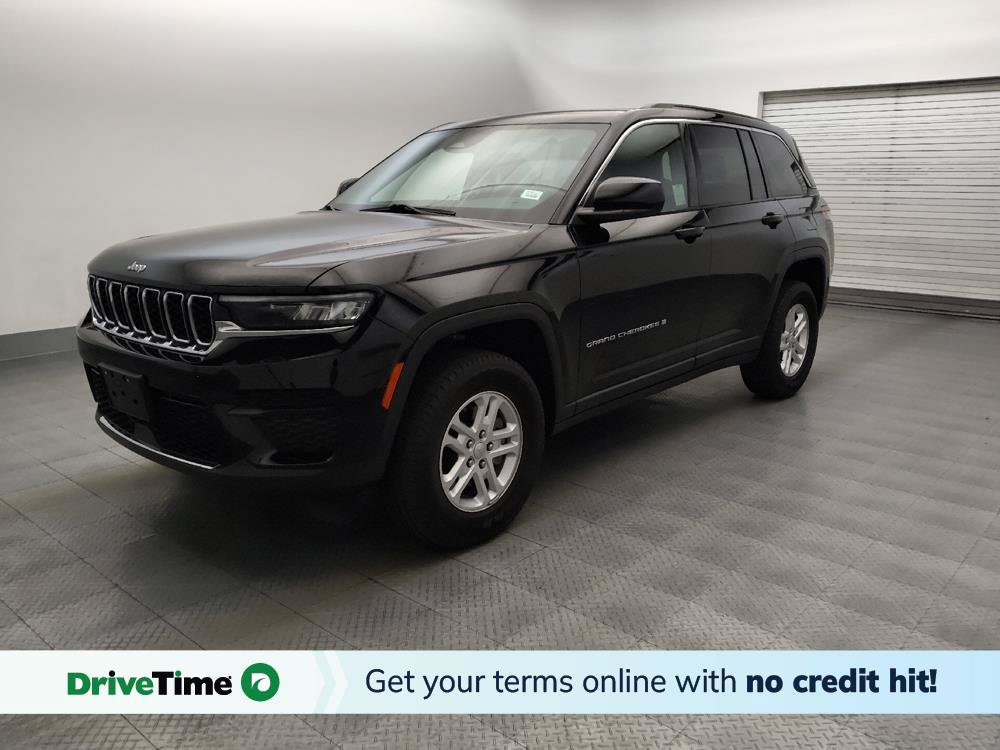 Used 2024 Jeep Grand Cherokee Laredo RWD image 1