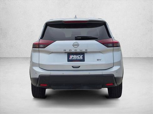 Used 2024 Nissan Rogue SV FWD image 7