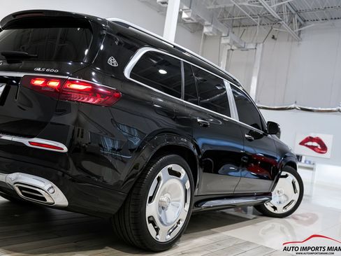 Used 2024 Mercedes-Benz Maybach GLS 600 4MATIC image 37