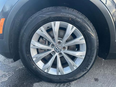 Used 2018 Volkswagen Tiguan SE w/ Panoramic Sunroof Package image 23