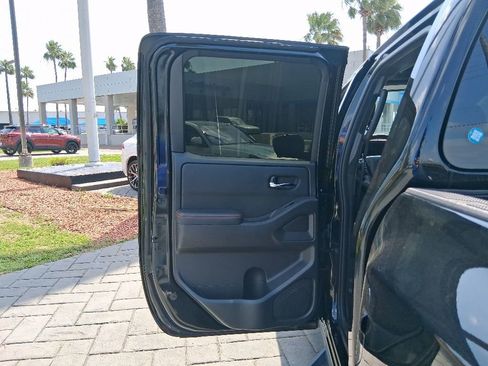 Used 2025 Nissan Frontier PRO-4X w/ Pro Premium Package AWD/4WD image 18