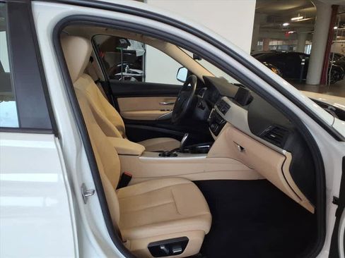 Used 2018 BMW 320i xDrive Sedan w/ Convenience Package image 21