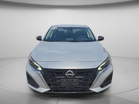 Used 2024 Nissan Altima 2.5 SV FWD image 4