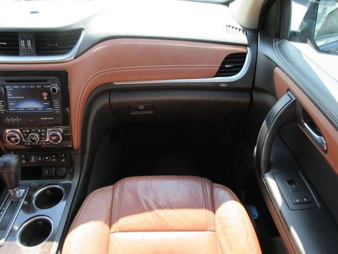 Used 2015 Chevrolet Traverse LT FWD image 17
