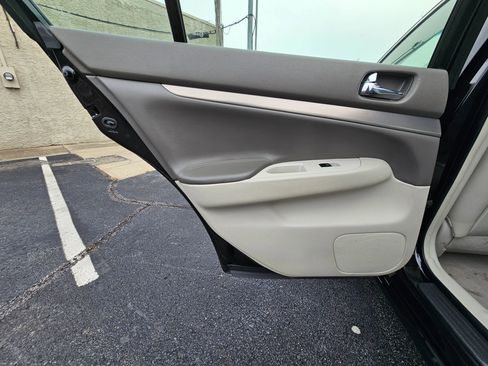 Used 2012 INFINITI G37 G37x Sedan 4D w/ Premium Pkg image 10