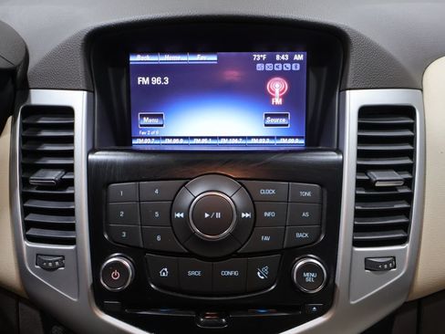 Used 2015 Chevrolet Cruze LT FWD image 25