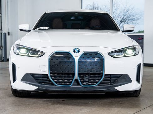 Used 2023 BMW i4 eDrive40 w/ Premium Package image 3