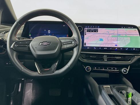 Used 2025 Chevrolet Equinox EV RS image 18