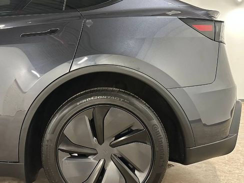 Used 2026 Tesla Model Y 2WD image 10