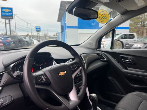 Certified 2022 Chevrolet Trax LT w/ LT Convenience Package image 14