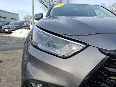 Used 2024 Toyota Highlander XLE image 9