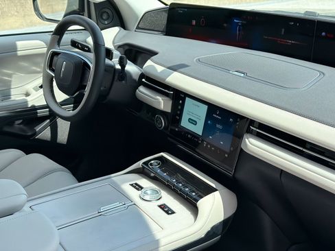 New 2026 Lincoln Navigator Reserve AWD/4WD image 11