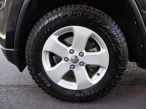 Used 2012 Jeep Grand Cherokee Laredo image 40