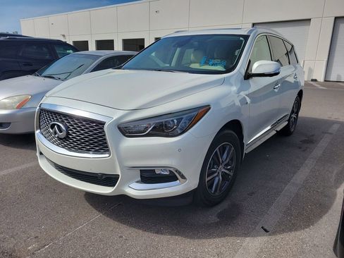 Used 2019 INFINITI QX60 Luxe w/ Essential Package image 2