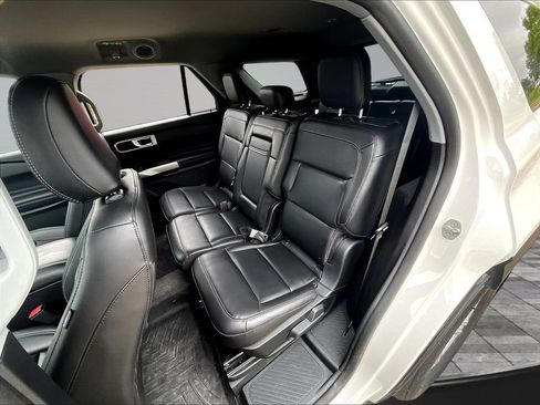 Used 2022 Ford Explorer XLT w/ Equipment Group 202A AWD/4WD image 24