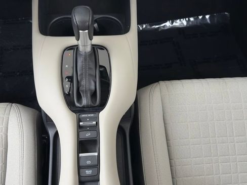 Used 2024 Honda HR-V LX image 21