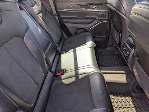 Used 2023 Jeep Grand Cherokee Trailhawk image 19