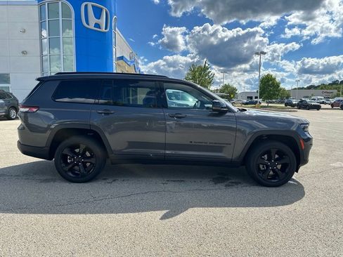 Used 2023 Jeep Grand Cherokee L Laredo AWD/4WD image 2
