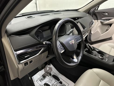 Used 2021 Cadillac XT4 Luxury image 16