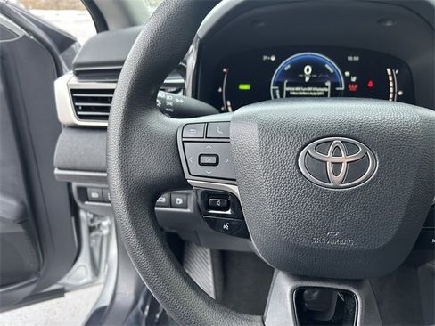 Used 2025 Toyota Camry LE image 15