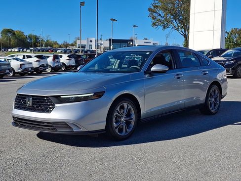 Used 2024 Honda Accord EX image 3