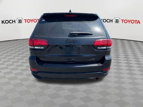 Used 2017 Jeep Grand Cherokee Altitude AWD/4WD image 7