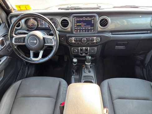 Used 2022 Jeep Gladiator Overland w/ Cold Weather Group AWD/4WD image 14