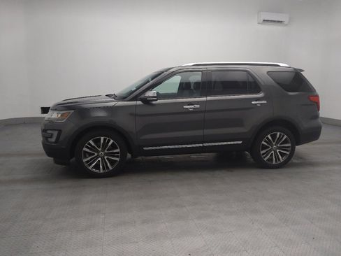 Used 2016 Ford Explorer Platinum image 2