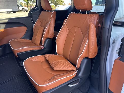 New 2026 Chrysler Pacifica Pinnacle w/ Trailer Tow Group image 44