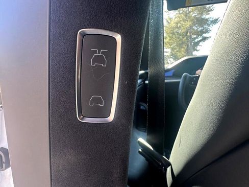 Used 2023 Tesla Model X image 44